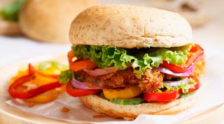 Burger z tuńczykiem grillowanym