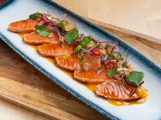 68. Tataki de salmón (8 pzs.)