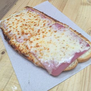 Сандвич Шунка и Кашкавал 