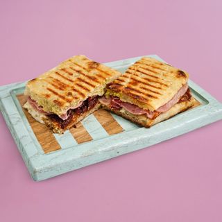 Fokaća mortadela sendvič
