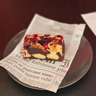 Торта с крем и горски плодове