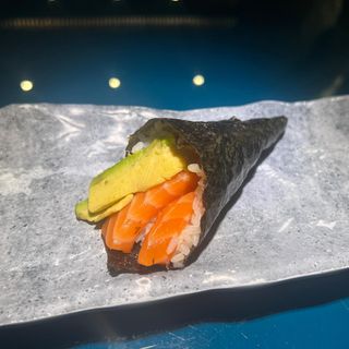 181. Temaki shake avocado - 1 pezzo