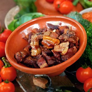 Chicharrones cartucho pequeño de 150 gramos.