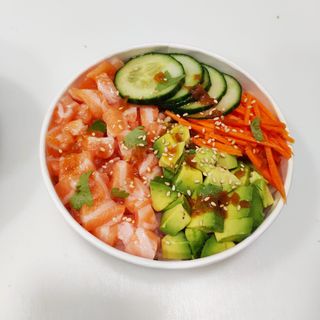 Poke marinado salmón