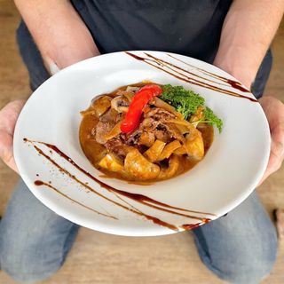 Ломтики из вырезки с шампиньонами