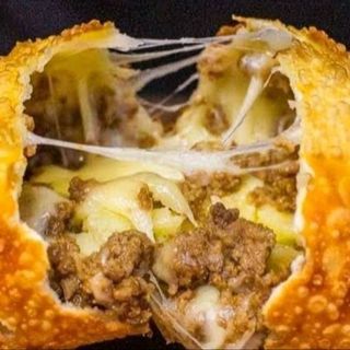 Pastel de carne com queijo