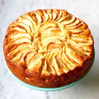 Tarta de manzana + Bebida Caliente