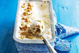 Noci caramellate con panna