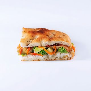 ProsciuttOH: bagheta, crema de branza, prosciutto crudo, rucola, parmezan, Dressing, salata creata