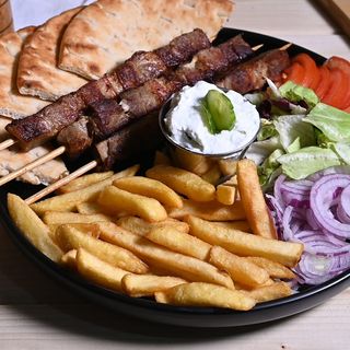 Meniu souflaki porc farfurie (bautura inclusa)