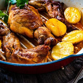 Заешко с картофи в соев сос (500г)