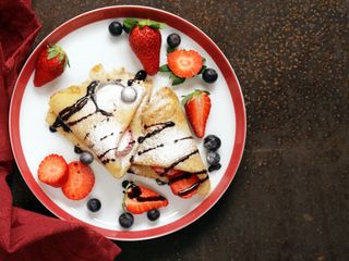 Clatite cu fineti / dulceata visine