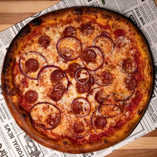 Pizza sausage cu ceapa