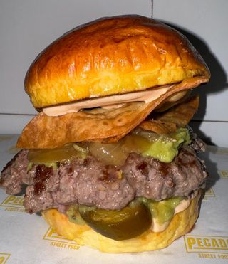 Burger Ándale Wey + Patatas Fritas 
