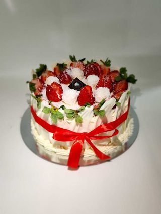 ტორტი -პრიმავერა მარწყვი  და რაფაელო 17 ნაჭრიანი 