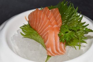 C1. Sashimi salmone - 4 pezzi