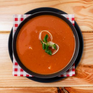 Pomidorówka z domowym makaronem