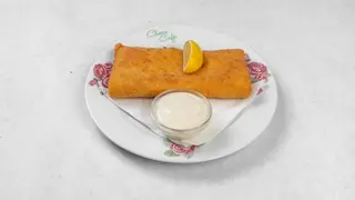 Pohana palačinka sa šunkom i sirom uz dodatak tartara i limuna