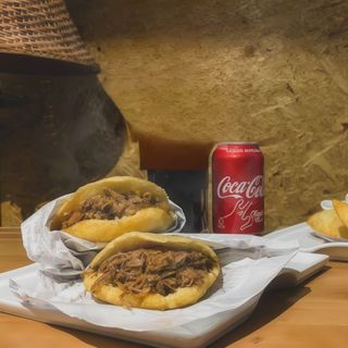 2 Arepas Y Refresco