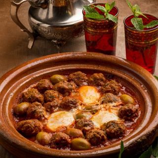 Tajine de boulettes de viande hachée à la sauce tomate