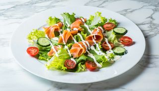 Салата с пушена сьомга