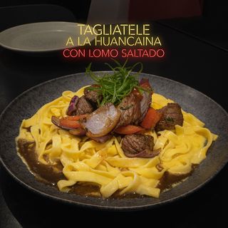 Tagliatelle a la Huancaína con Lomo Saltado