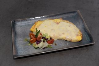 Omleta cu sunca si cascaval