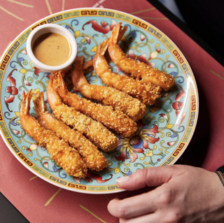 Gambas fritas con sésamo