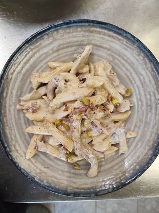 Pasta sa teletinom i pistaćima