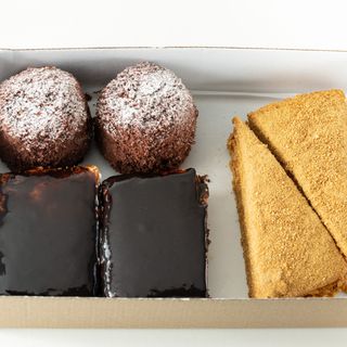 ნამცხვრის პატარა ბოქსი