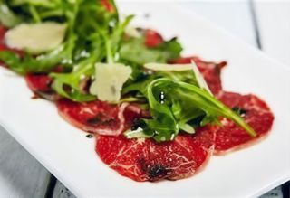 Carpaccio Di Manzo Rucola Pachino E Pomodorini