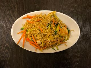 14A Spaghetti cinesi con verdura e gamberi