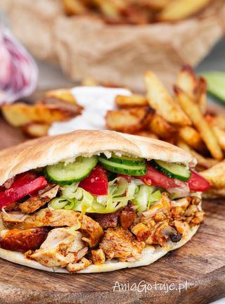 Menú pan pita + patata + bebida