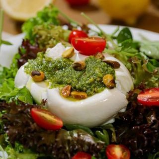 Salada Burrata al Pesto 