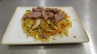 Massa Salteada com Carne de Vaca