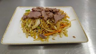 Massa Salteada com Carne de Vaca