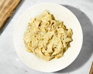 Тальятеле з білими грибами та сиром Горгонзола (340г)