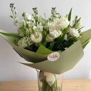 Buchet cu flori albe