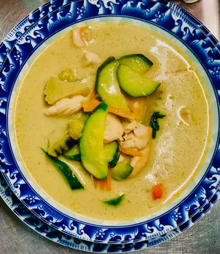 1. Gaeng kiew wan gai - Curry Thai