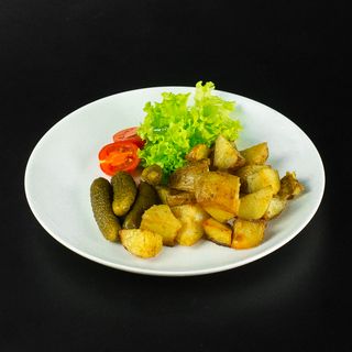 Картопля запечена, корнішони, томат чері