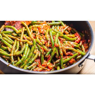 Yellow beans in garlic