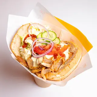 KEBAB BUŁKA mięso, surówki, sos