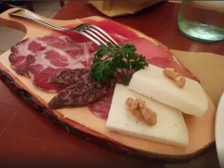 Salumi nostrani e formaggio