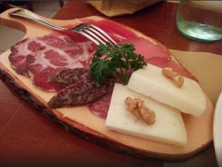 Salumi nostrani e formaggio