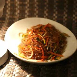 Spaghetti di soia con verdure miste