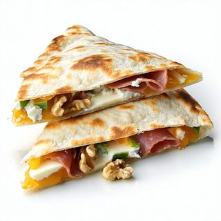Piadina speck, noci e gorgonzola