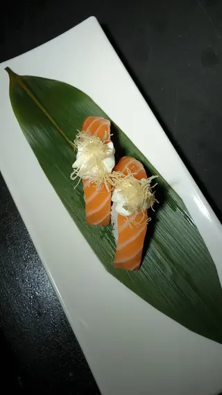 907. Nigiri speciale - 2 pezzi