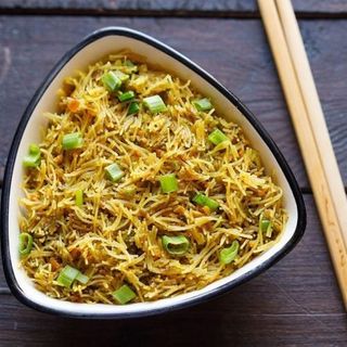 Singapore Rice Noodles: Veg