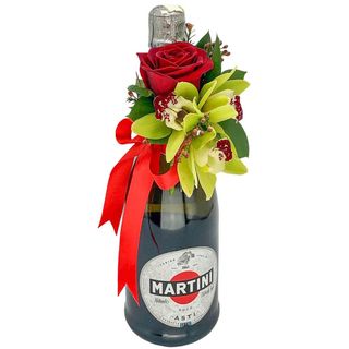 Aranjament floral pe sticla de sampanie