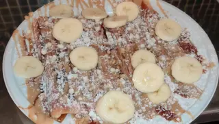 Waffle con caramello al burro salato, crema di nocciole